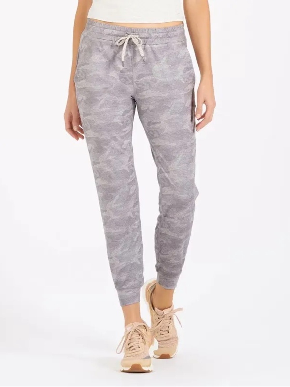 Vuori Performance Joggers in Pale Heather Camo